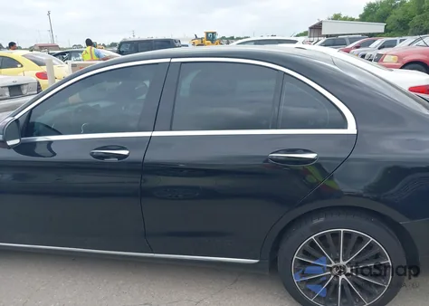 2019 Mercedes-Benz C 300 z USA, uszkodzony, nr VIN 55SWF8DB0KU307061